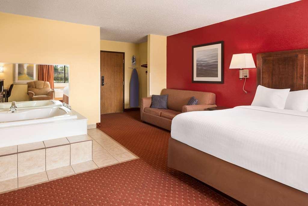Hotel Baymont By Wyndham Cedar Rapids Zimmer foto