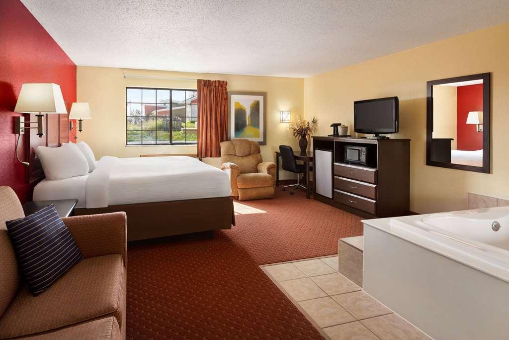 Hotel Baymont By Wyndham Cedar Rapids Zimmer foto