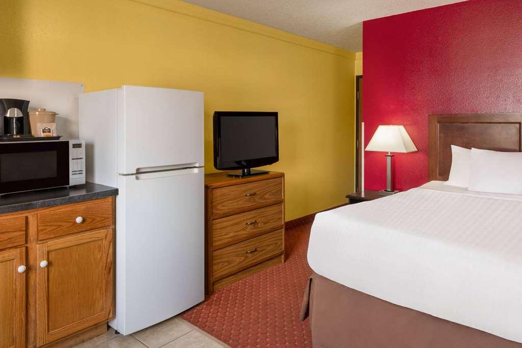 Hotel Baymont By Wyndham Cedar Rapids Zimmer foto