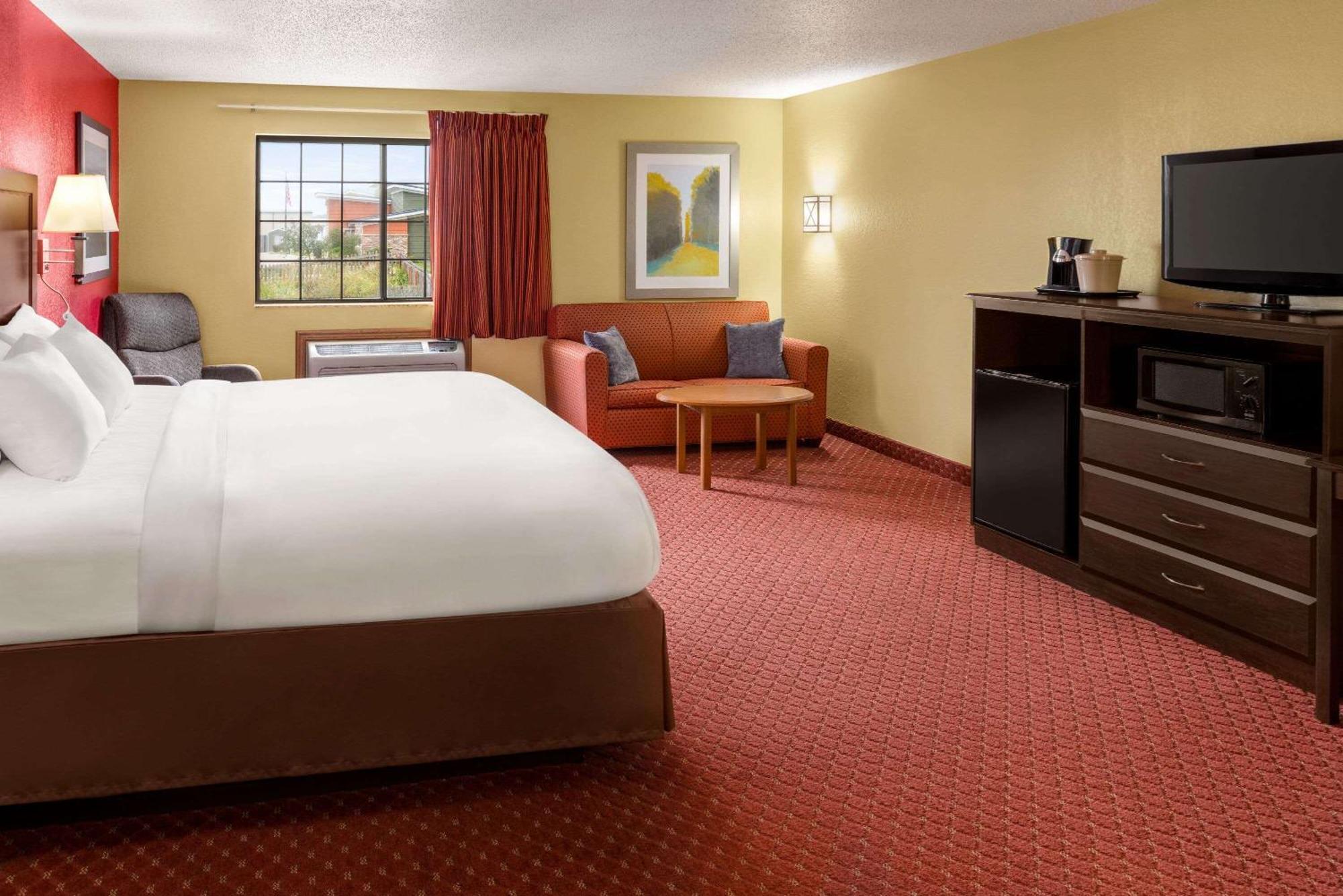 Hotel Baymont By Wyndham Cedar Rapids Exterior foto