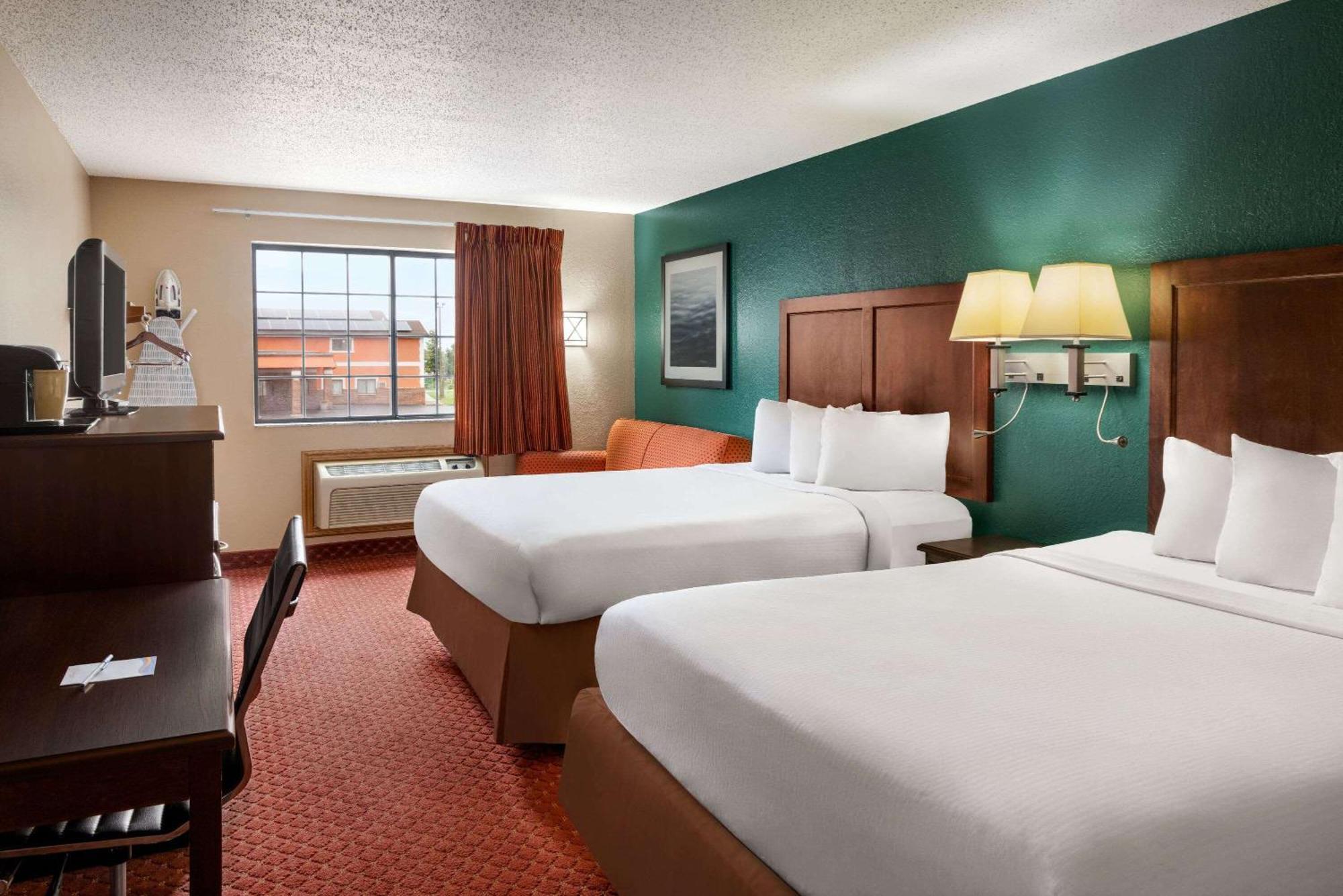 Hotel Baymont By Wyndham Cedar Rapids Exterior foto