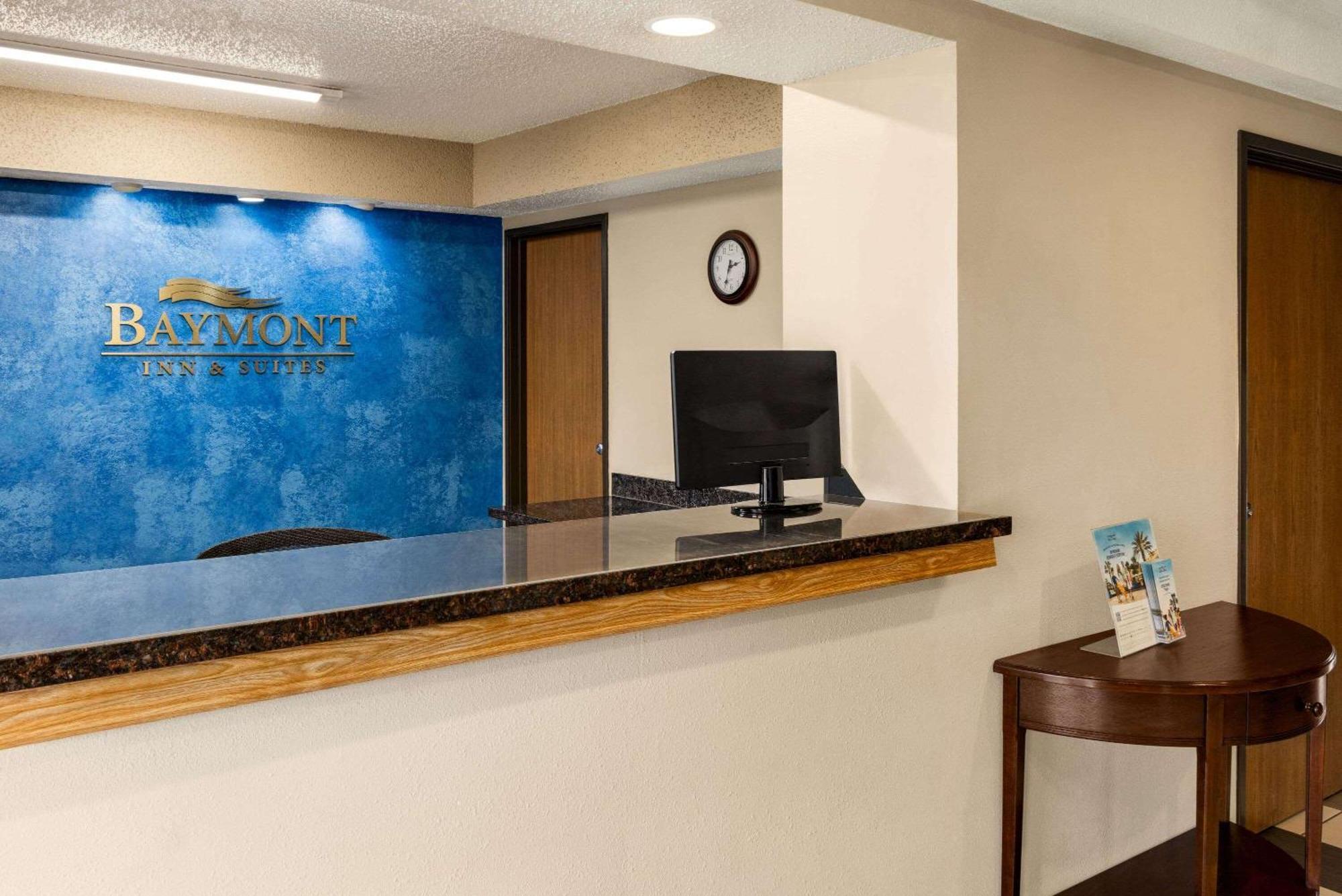 Hotel Baymont By Wyndham Cedar Rapids Exterior foto