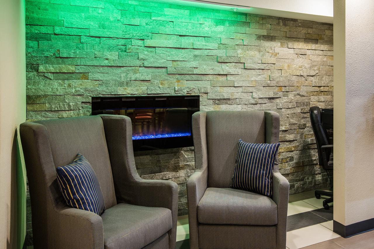 Hotel Baymont By Wyndham Cedar Rapids Exterior foto