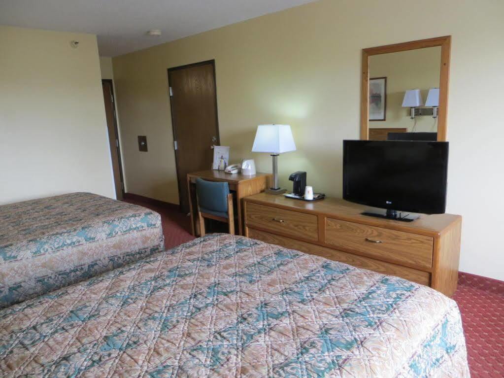 Hotel Baymont By Wyndham Cedar Rapids Exterior foto